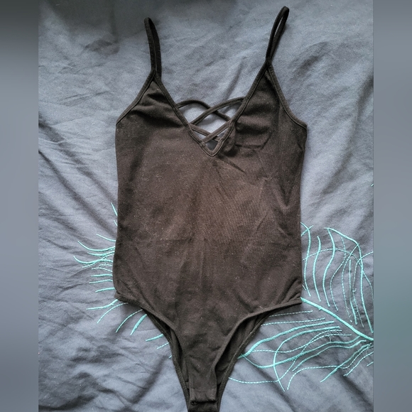 Black criss cross front bodysuit - Picture 4 of 6